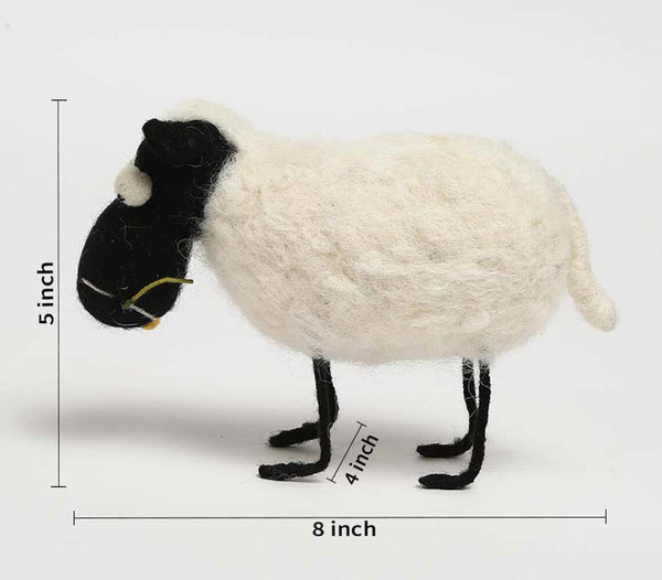 Handmade felt cotton 'shaun the sheep' toy | Jouet "shaun le mouton" en coton feutré fait à la main