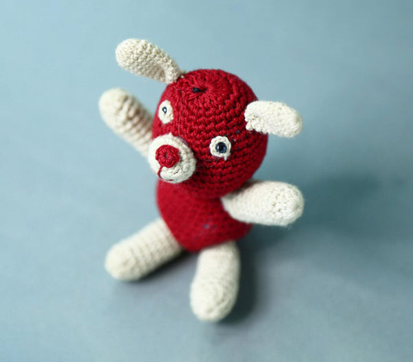 Hand crochet red dog soft toy | Peluche pour chien rouge au crochet