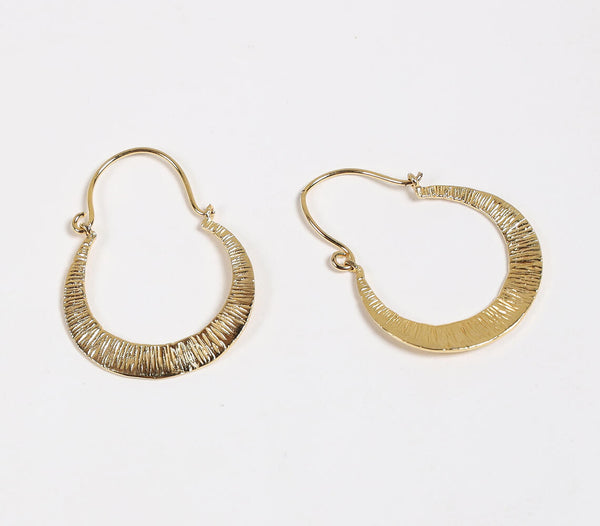 Gold-toned recycled brass crescent hoop earrings | Boucles d'oreilles en forme de croissant en laiton recyclé doré