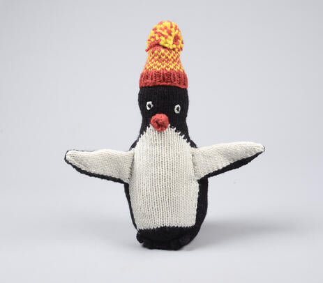 Hand Knit Woolen Penguin Soft Toy | Jouet doux Pingouin en laine tricoté à la main