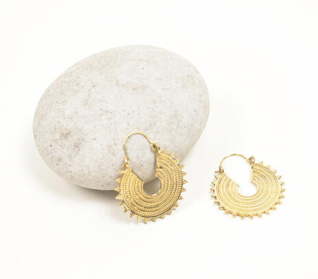 Gold-Toned Studded-Arcs Boho Hoop Earrings | Boucles d'oreilles Boho en arcs cloutés en or