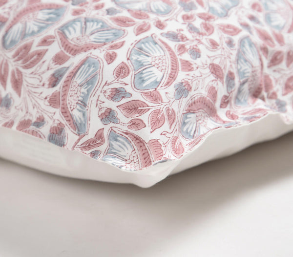Pastel floral block printed cushion | Coussin imprimé floral pastel