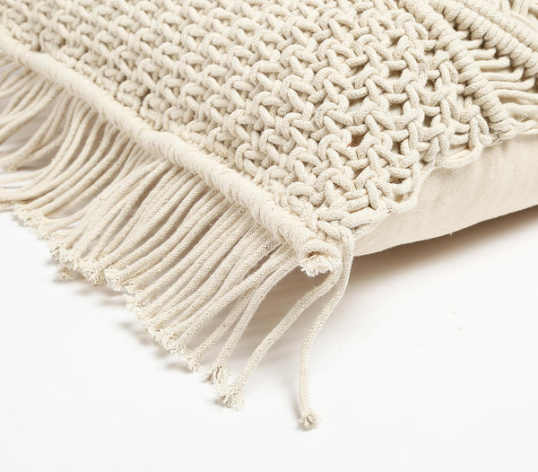 Macrame fringed cotton cushion | Coussin en coton frangé macramé