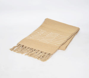 Solid sand tasseled throw with line embroidery | Jeté de sable uni avec broderie de ligne