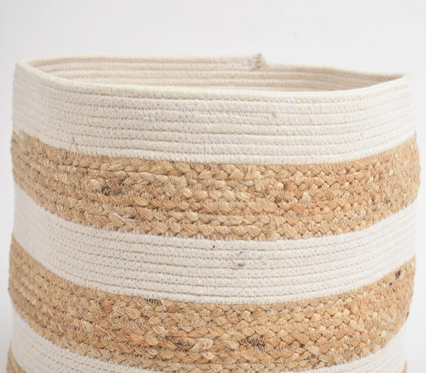 Hand braided jute & cotton monochrome basket | Panier monochrome en jute et coton tressé à la main