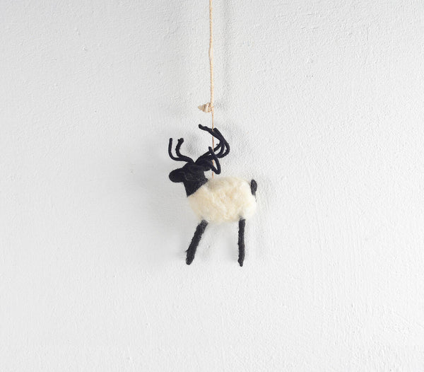 Christmas felt reindeer ornaments (set of 2) | Ornements de Noël en feutre représentant des rennes (lot de 2)