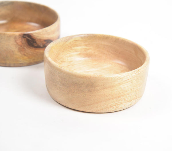 Classic natural acacia wood bowls (set of 2) | Bols classiques en bois d'acacia naturel (lot de 2)