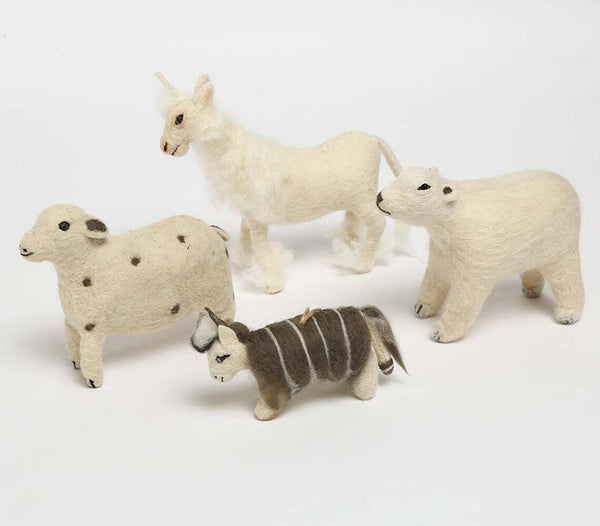 Handmade felt cotton lamb toy | Jouet en coton feutré fait à la main