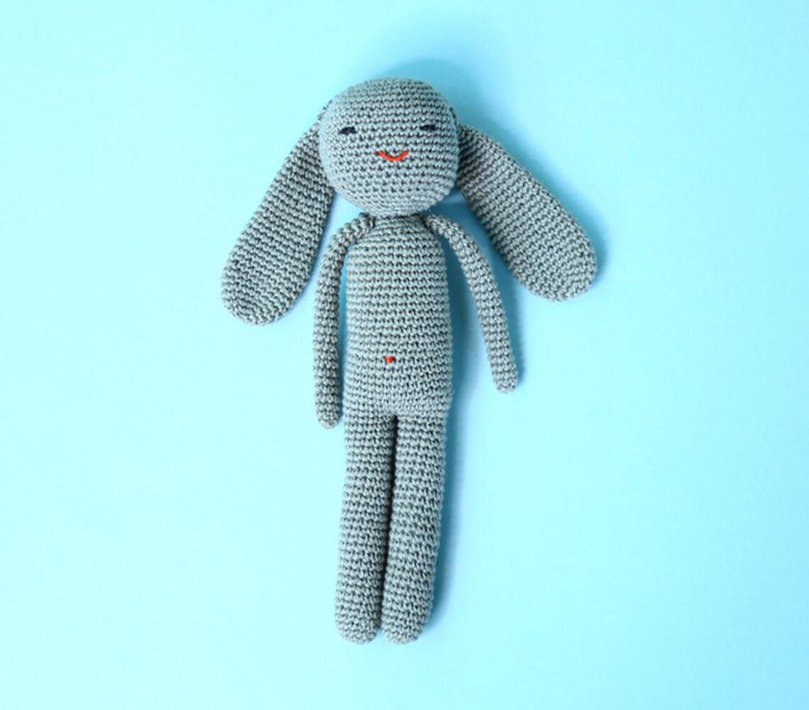 Hand crocheted bunny soft toy | Peluche lapin crochetée à la main