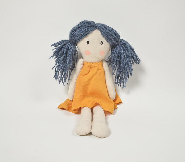 Handmade grey-haired plush rag doll | Poupée de chiffon en peluche aux cheveux gris, faite à la main