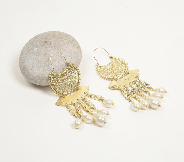 Pearl & gold-toned feligree dangle earrings | Boucles d'oreilles pendantes en feligree perlé et doré