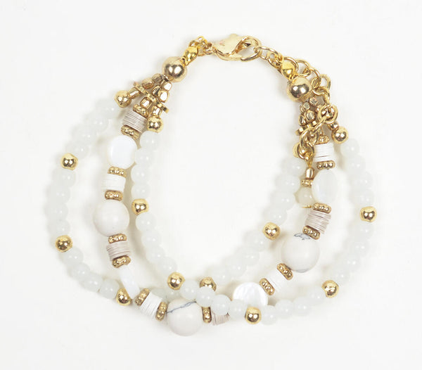 Gold-toned iron & glass beaded bracelet with extension chain | Bracelet en fer et verre doré avec chaîne d'extension