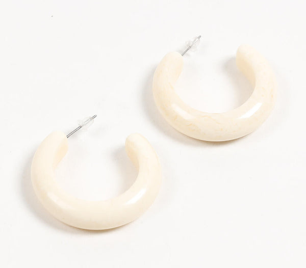 Off-white resin minimal c-hoop earrings | Boucles d'oreilles minimales en résine blanc cassé